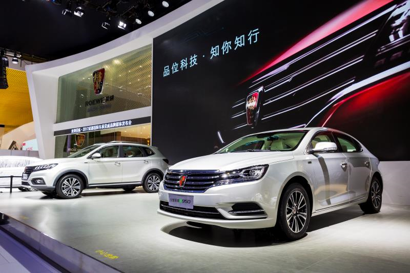 全新荣威950、荣威e950定义“高级轿车” 成都车展亮相售价16.88万起 互联网汽车上市一周年 系统升级带来颠覆式进化
