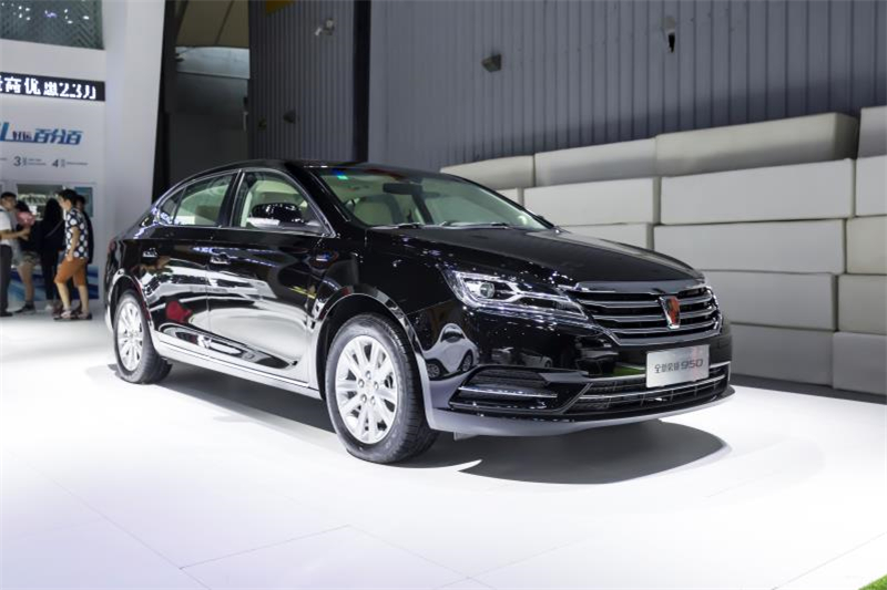 全新荣威950、荣威e950定义“高级轿车” 成都车展亮相售价16.88万起 互联网汽车上市一周年 系统升级带来颠覆式进化