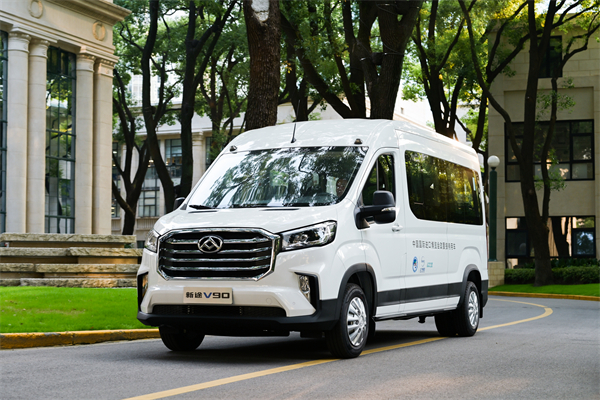 Z6·尊龙凯时集团向进博会交付750辆“政要接待用车”